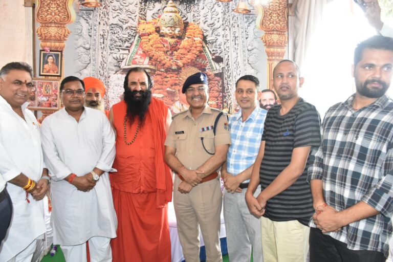 नशे की गर्त में समा रही युवा पीढ़ी को बचाना जरूरी - महंत रविन्द्रपुरी