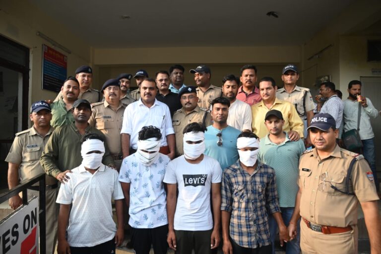 पुलिस ने किया चौदह लाख पचास हजार की लूट का खुलासा, कर्मचारी सहित चार गिरफ्त में