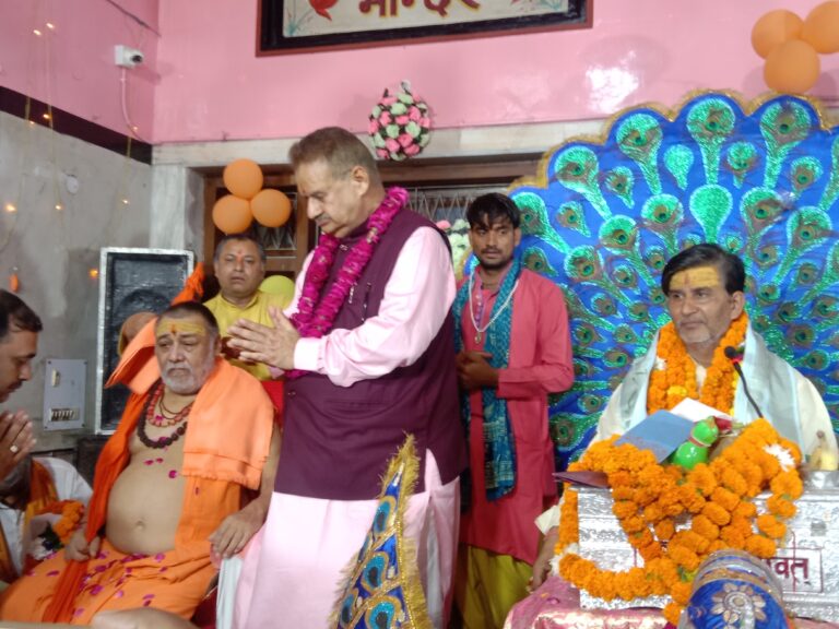 कैबिनेट मंत्री गणेश जोशी ने की जगतगुरु शंकराचार्य से शिष्टाचार भेंट