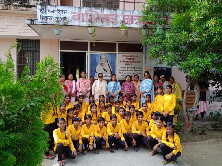 राज्य महिला आयोग की उपाध्यक्ष ने किया कस्तूरबा गांधी विद्यालय का औचक निरीक्षण