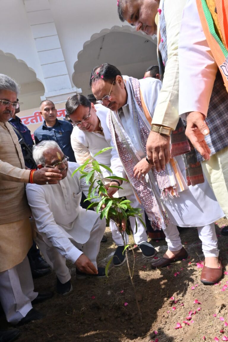 मुख्यमंत्री और भाजपा राष्ट्रीय अध्यक्ष ने ‘ मेरी माटी मेरा देश ’ कार्यक्रम के अंर्तगत किया पौधरोपण
