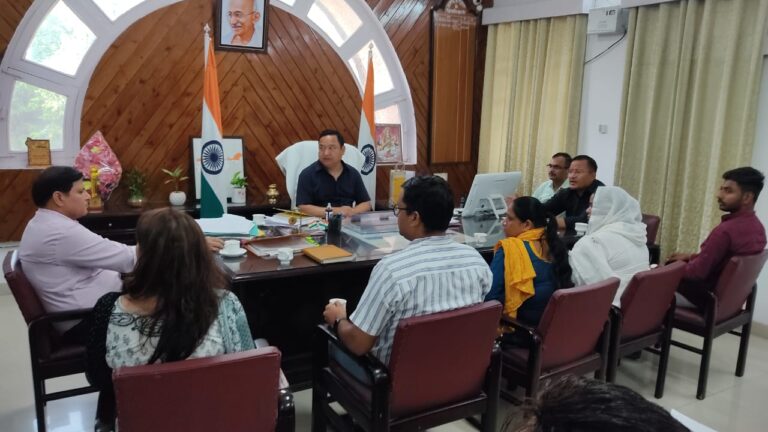 टोंगिया वन ग्रामों को राजस्व ग्राम बनाये जाने को भेजा जायेगा शासन को प्रस्ताव- जिलाधिकारी