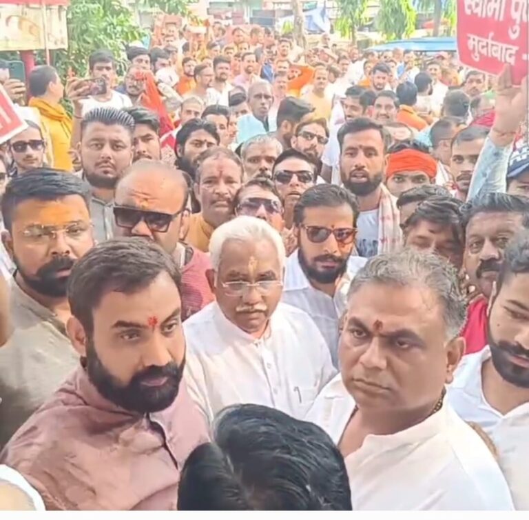 संत की आपत्तिजनक टिप्पणी को लेकर ब्राह्मण समाज ने किया विरोध प्रदर्शन