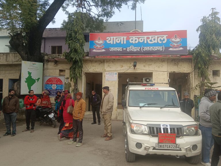 बैरागी कैंप में गंगा किनारे मिला युवक का शव, परिजनों ने जताई हत्या की आशंका