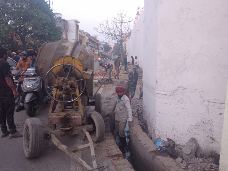 नाला निर्माण में अनियमितता बरतने का आरोप